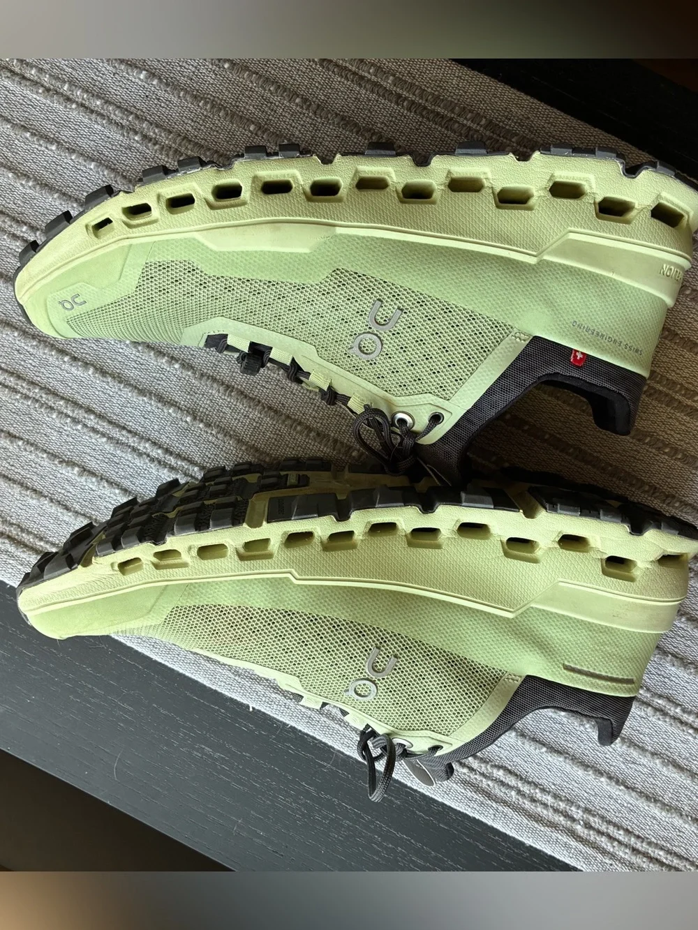 On Running Cloudultra mint/black women’s trail shoes.